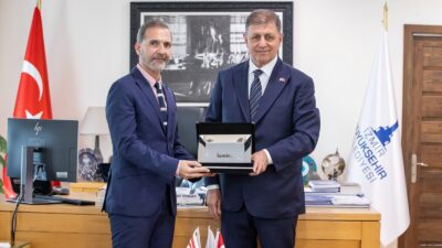 İzmir Büyükşehir Belediye Başkanı Dr. Cemil Tugay, KKTC Başkonsolosu Mustafa