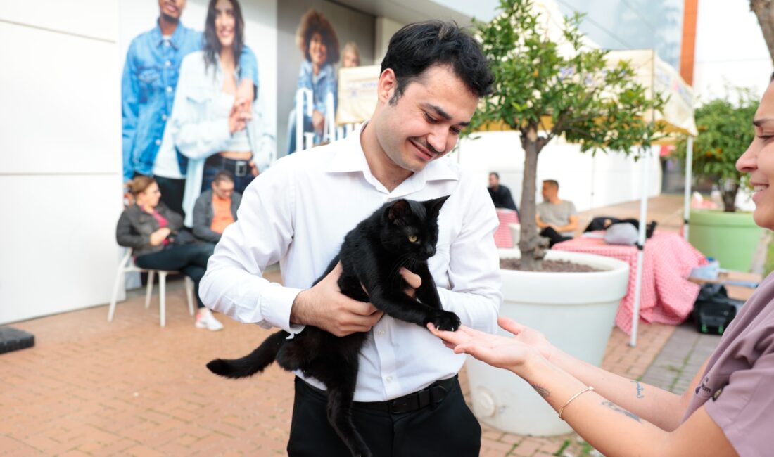 Konak Belediyesi’nin “Hepimizin Kalbi Aynı Atıyor” sloganıyla Agora AVM’de düzenlediği