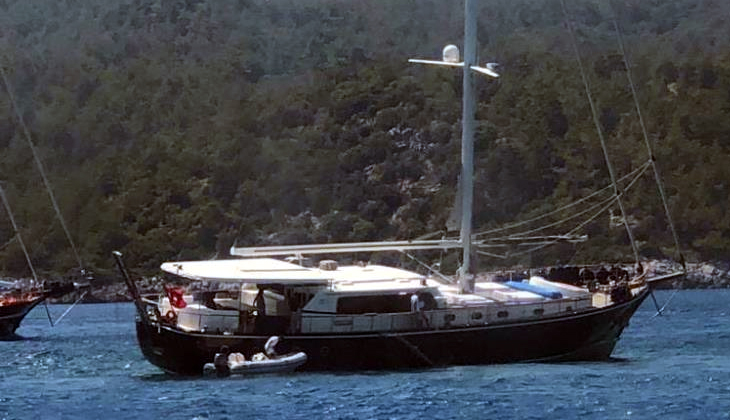 Bodrum Haremtan Koyu’nda sığlık alana giren yaklaşık 40 metrelik yelkenli,