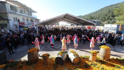 Menderes Belediyesi’nin geleneksel mandalina festivali üç güne çıkarılan programıyla yoğun