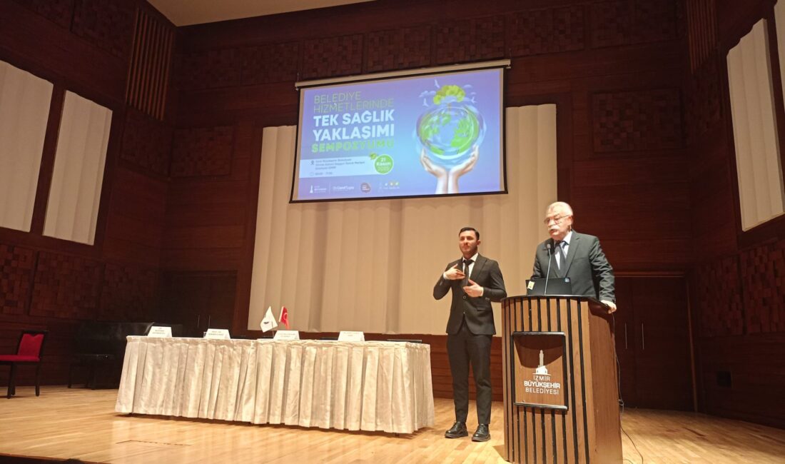 "Belediye Hizmetlerinde Tek Sağlık Yaklaşımı Sempozyumu" açılış konuşmasını yapan İzmir
