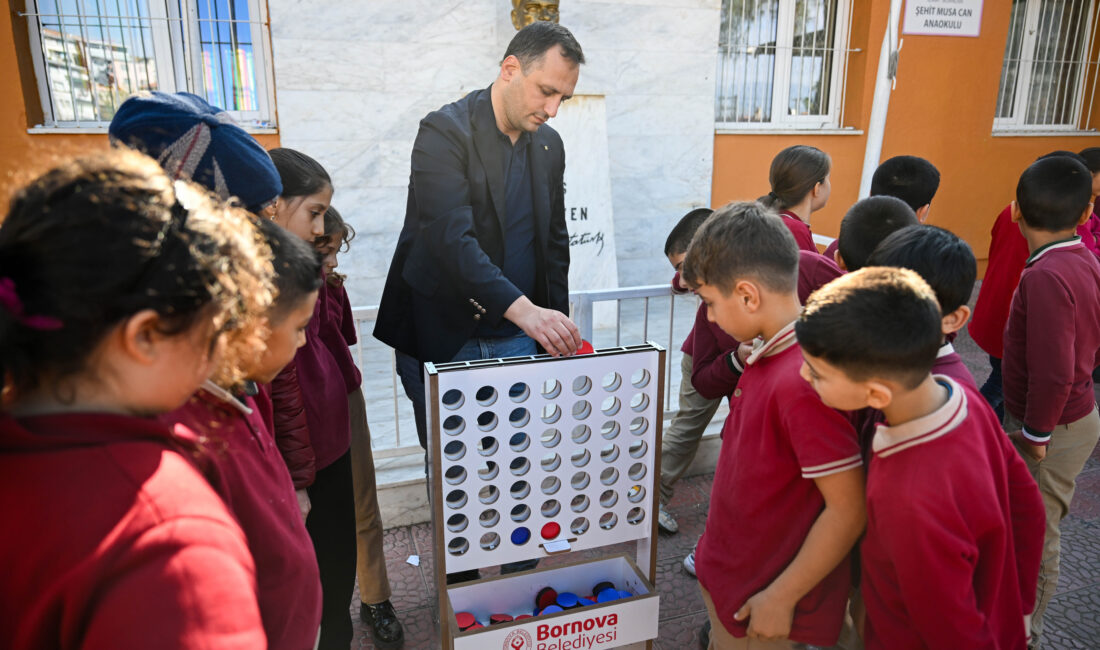 Bornova Belediyesi, Şehit Musa Can Okulları’na iki adet zeka geliştirici