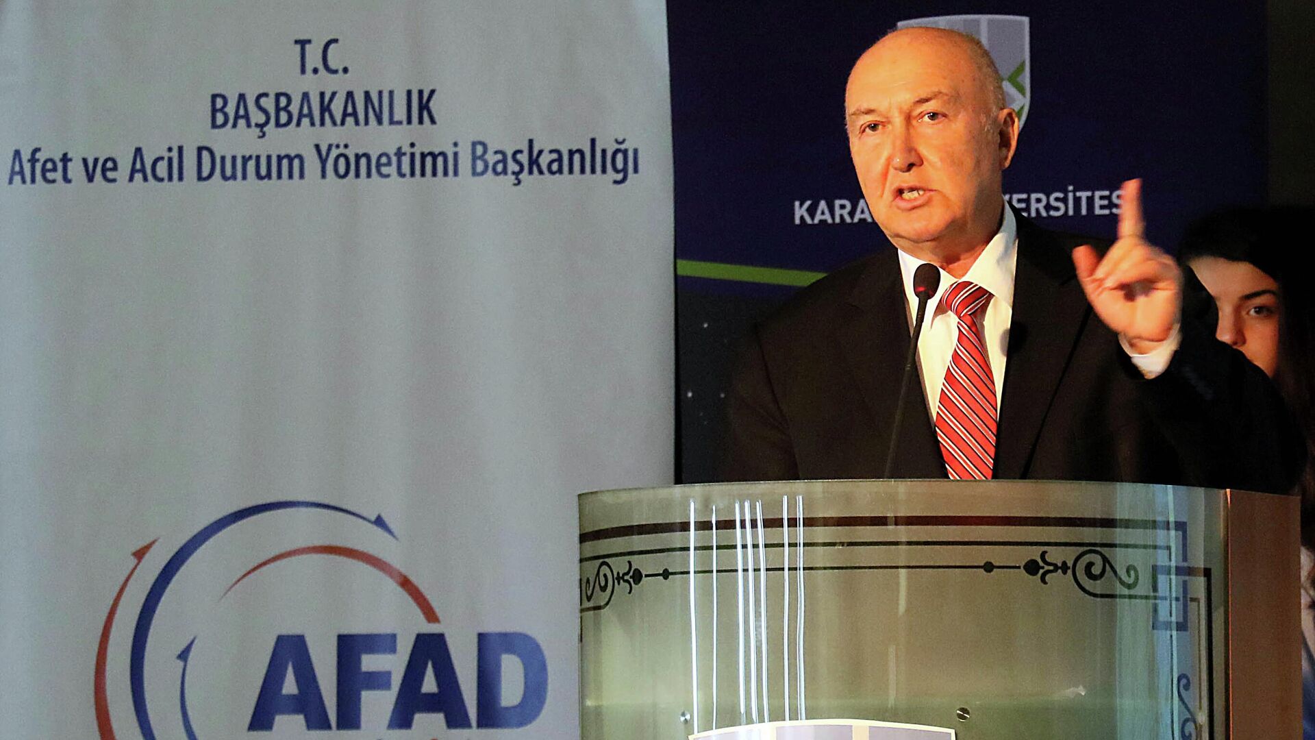 Deprem uzmanı Prof. Dr. Övgün Ahmet Ercan, Türkiye genelinde onlarca