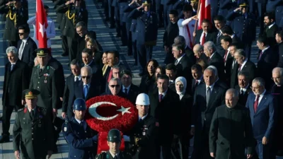 Cumhurbaşkanı Erdoğan başkanlığındaki devlet erkanı, Ulu Önder'in huzurunda. 87. yıl