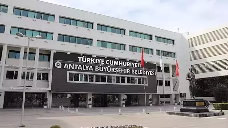 Rüşvet ve yolsuzluk soruşturması kapsamında Antalya Büyükşehir Belediyesi’ne yönelik düzenlenen
