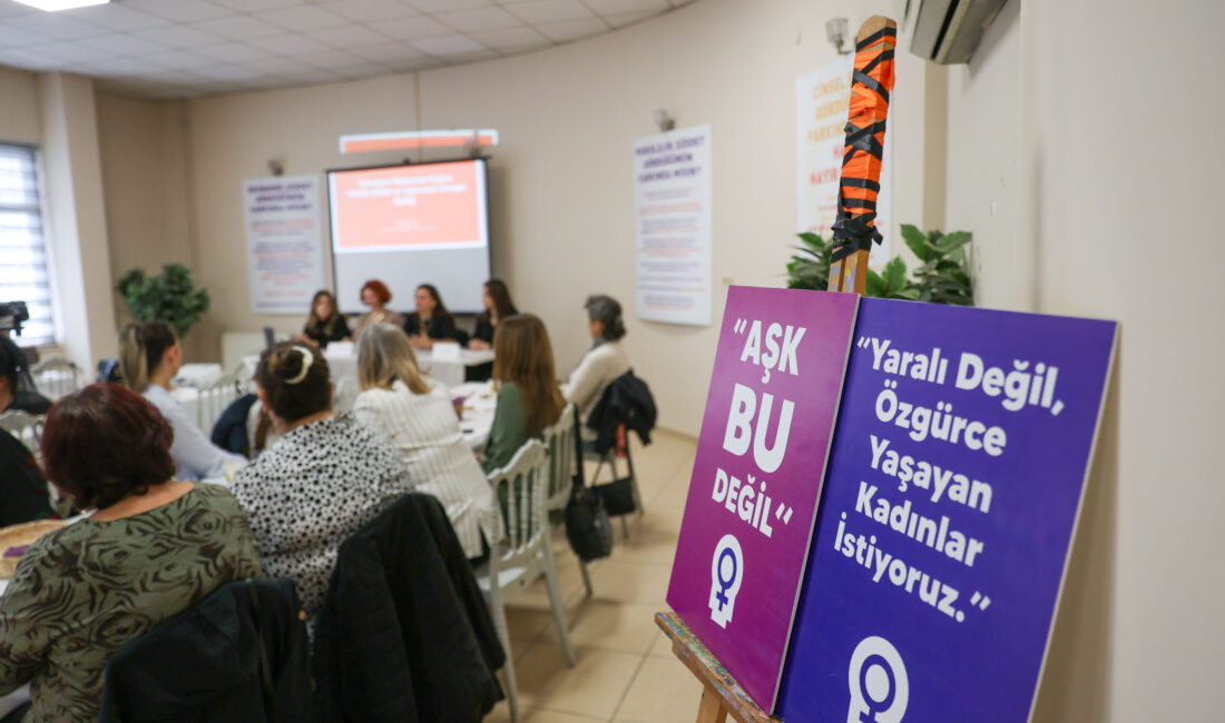 Buca Belediyesi’nin ‘Aşk Bu Değil’ atölyesinde televizyon dizilerinin şiddeti romantize