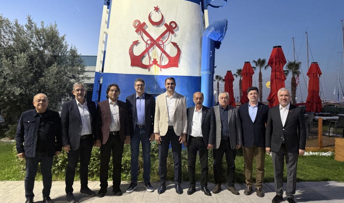 CHP İzmir İl Başkanı Çağatay Güç, Ensar Aytekin'in katılımıyla düzenlenen