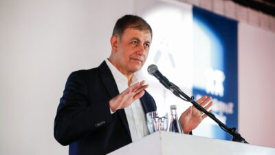 Başkan Tugay, 25 Kasım mesajında kadına yönelik şiddete karşı “susmayı