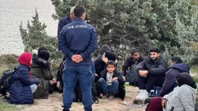 İzmir’in Çeşme ilçesi Sazlıköy mevkiinde Sahil Güvenlik ekipleri tarafından yapılan