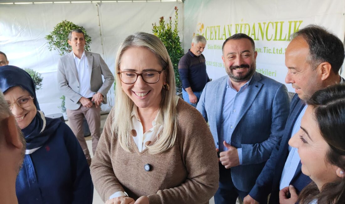 İzmir’in Ödemiş ilçesinde düzenlenen 20. Süs Bitkileri ve Fidancılık Fuarı,