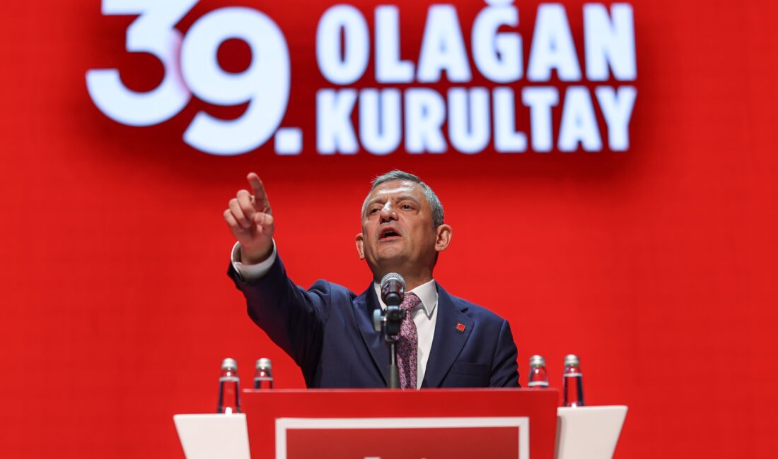 CHP Genel Başkanı Özgür Özel, partisinin 39. Olağan Kurultayı'nın açılışında,