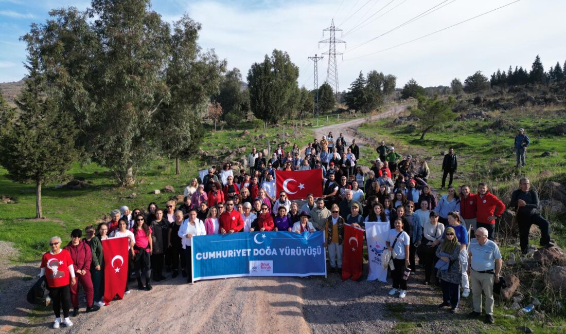 Cumhuriyet Bayramı etkinlikleri, Çiğli’de düzenlenen 9 kilometrelik Cumhuriyet Doğa Yürüyüşü