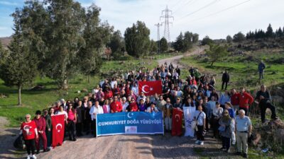 Cumhuriyet Bayramı etkinlikleri, Çiğli’de düzenlenen 9 kilometrelik Cumhuriyet Doğa Yürüyüşü