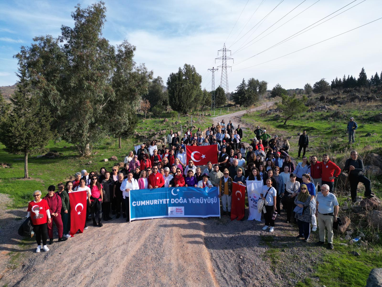 Cumhuriyet Bayramı etkinlikleri, Çiğli’de düzenlenen 9 kilometrelik Cumhuriyet Doğa Yürüyüşü
