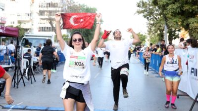 Karşıyaka Belediyesi’nin geleneksel hale getirdiği “Ata’dan Ana’ya Saygı Koşusu”, 31’inci