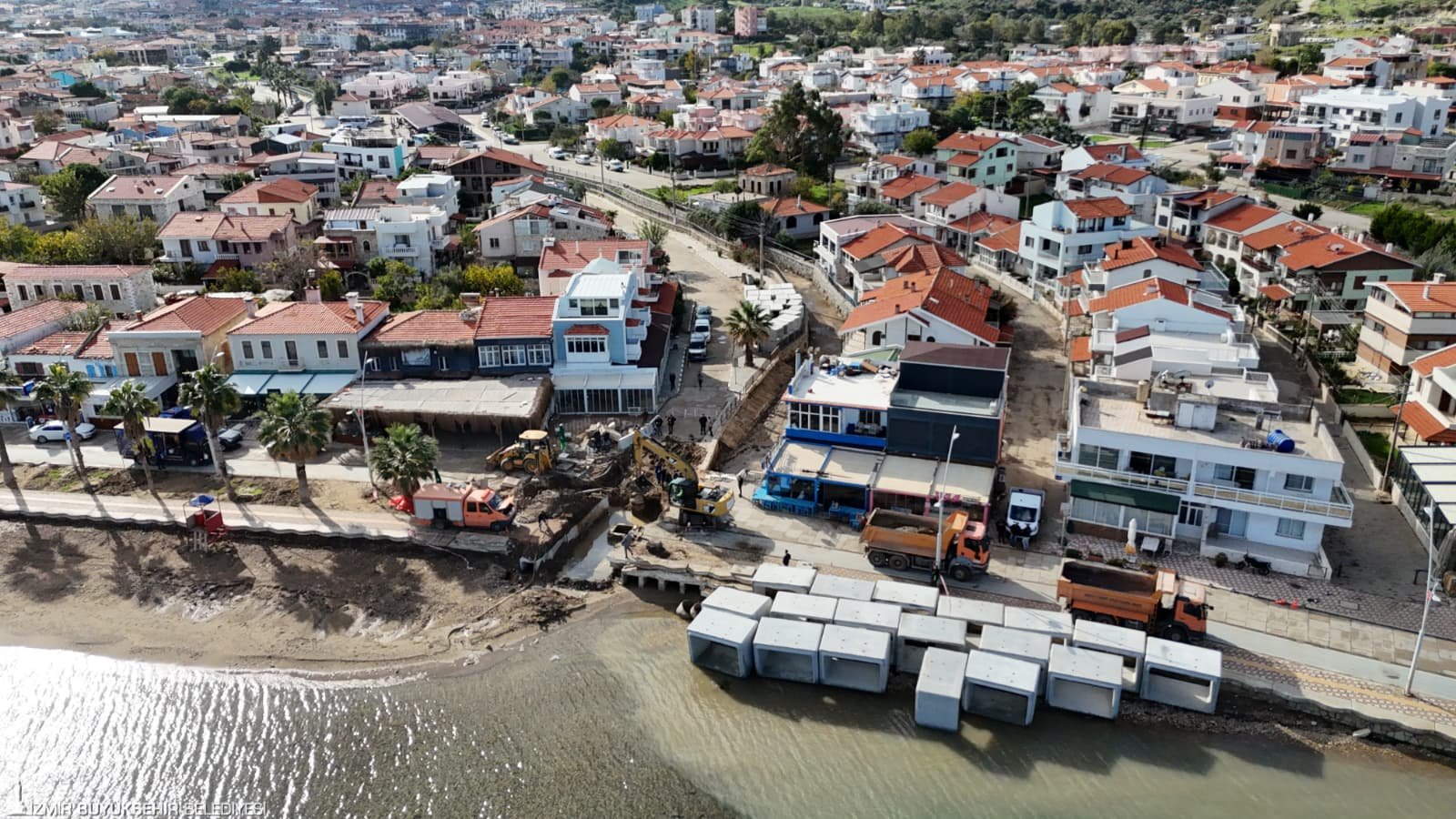 İzmir’de dün akşam saatlerinden itibaren başlayan yağışlar Karaburun, Foça, Çeşme