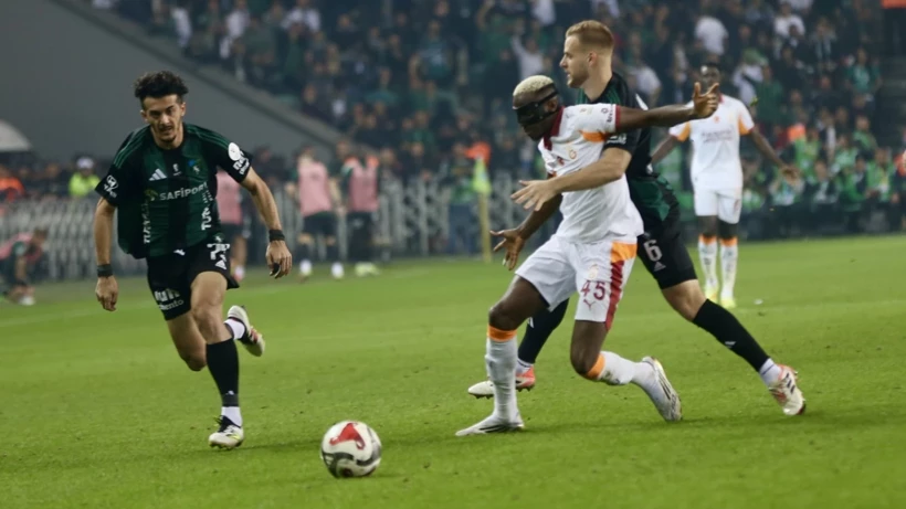 Süper Lig’de zirve mücadelesi yeniden alevlendi. Kocaelispor’a 1-0 yenilen Galatasaray,