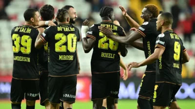 Süper Lig'in 14. haftasında Antalyaspor'un konuğu olan Göztepe, geriye düştüğü