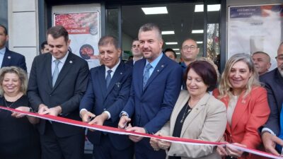 İzmir Büyükşehir Belediyesi’nin tanzim satış markası İZMAR, 13’üncü şubesini Buca’da