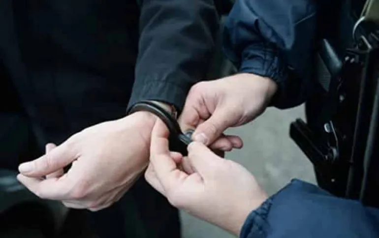 İzmir'de bir haftalık denetimde, çalıntı motosikletler, tarihi eserler ve yasadışı