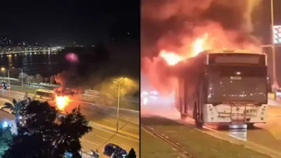 Mustafa Kemal Sahil Bulvarı’nda seyir halindeyken motor kısmı alev alan