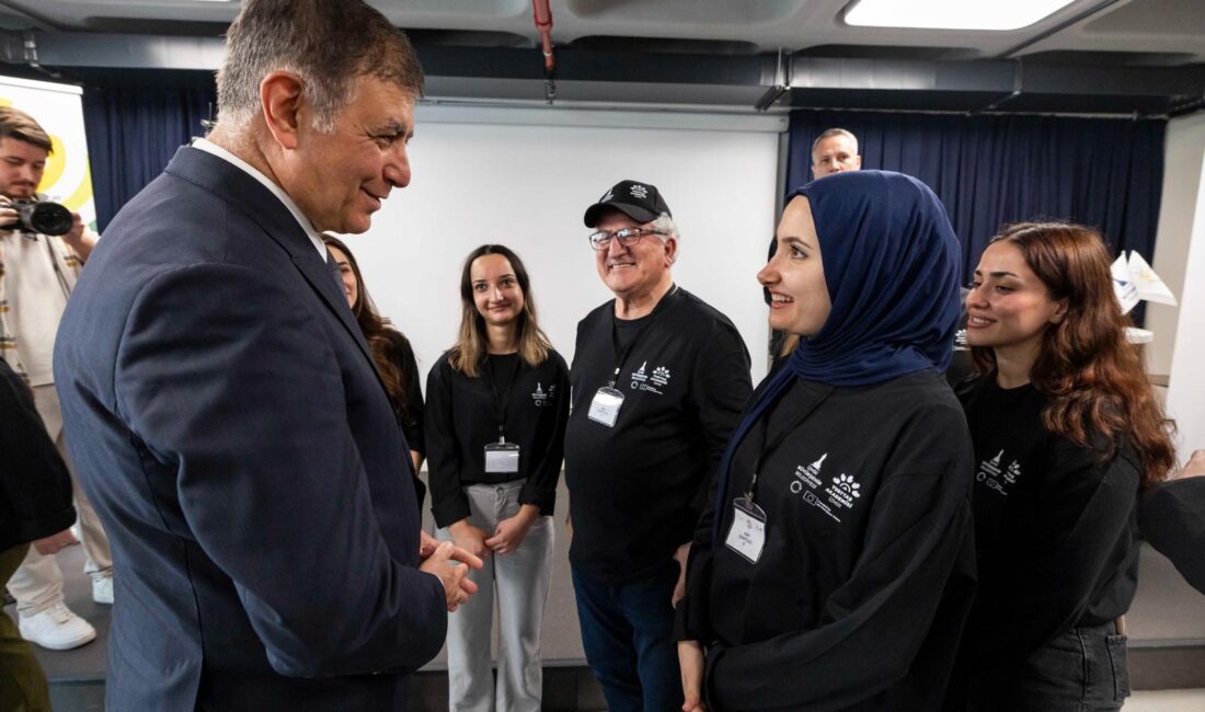 İzmir Büyükşehir Belediyesi, “Yurttaş Akademisi - Kent Denetçileri Programı” ile