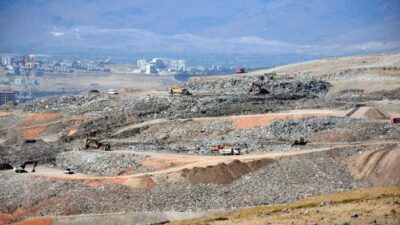 Valilik, mevcut çöp alanının yanındaki parsel için şartlı onay verdi.