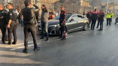 Konak’ta motosikletli saldırgan, seyir halindeki araca kurşun yağdırdı. Araçta bulunan