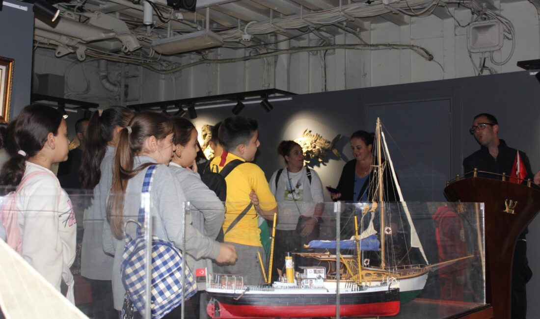 İzmir Büyükşehir Belediyesi’nin düzenlediği Geri Dönüşüm Atölyesi ve Gemi Müzesi