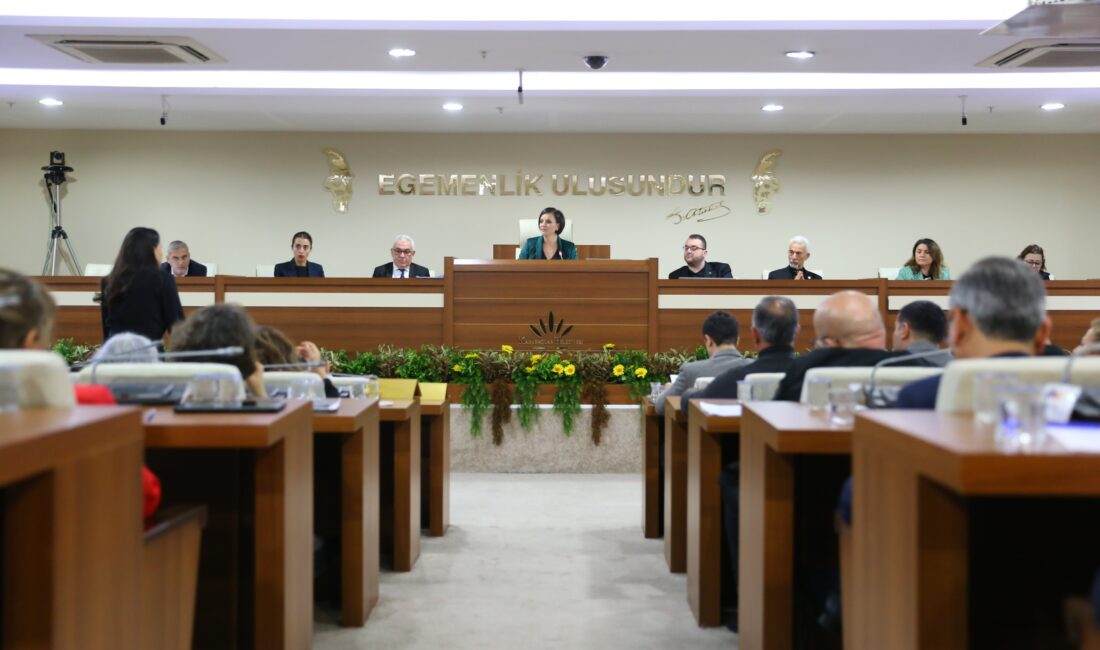 Karabağlar Belediye Meclisi’nde tansiyon yükseldi. AK Partili üyeler, Çin gezisini