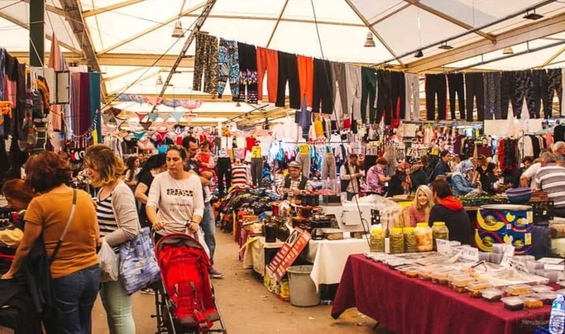 Karşıyaka Belediyesi, pazarcıların elektrik kaçağı bulunan alana zorla girerek tezgah