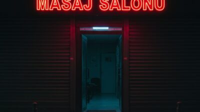 Karşıyaka Belediye Meclisi, ilçe genelinde masaj salonlarına yönelik köklü bir