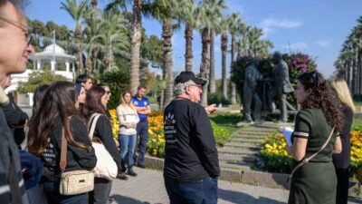 İzmir Büyükşehir Belediyesi, yerel demokrasinin güçlendirilmesi yönündeki adımlardan biri olarak