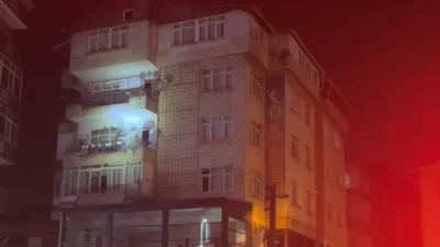 Kocaeli’nin Gebze ilçesinde çöken yedi katlı apartmanın yakınındaki üç bina