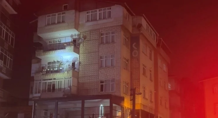 Kocaeli’de çöken apartmanın yakınındaki üç bina daha boşaltıldı Kocaeli’nin Gebze ilçesinde çöken yedi katlı apartmanın yakınındaki üç bina