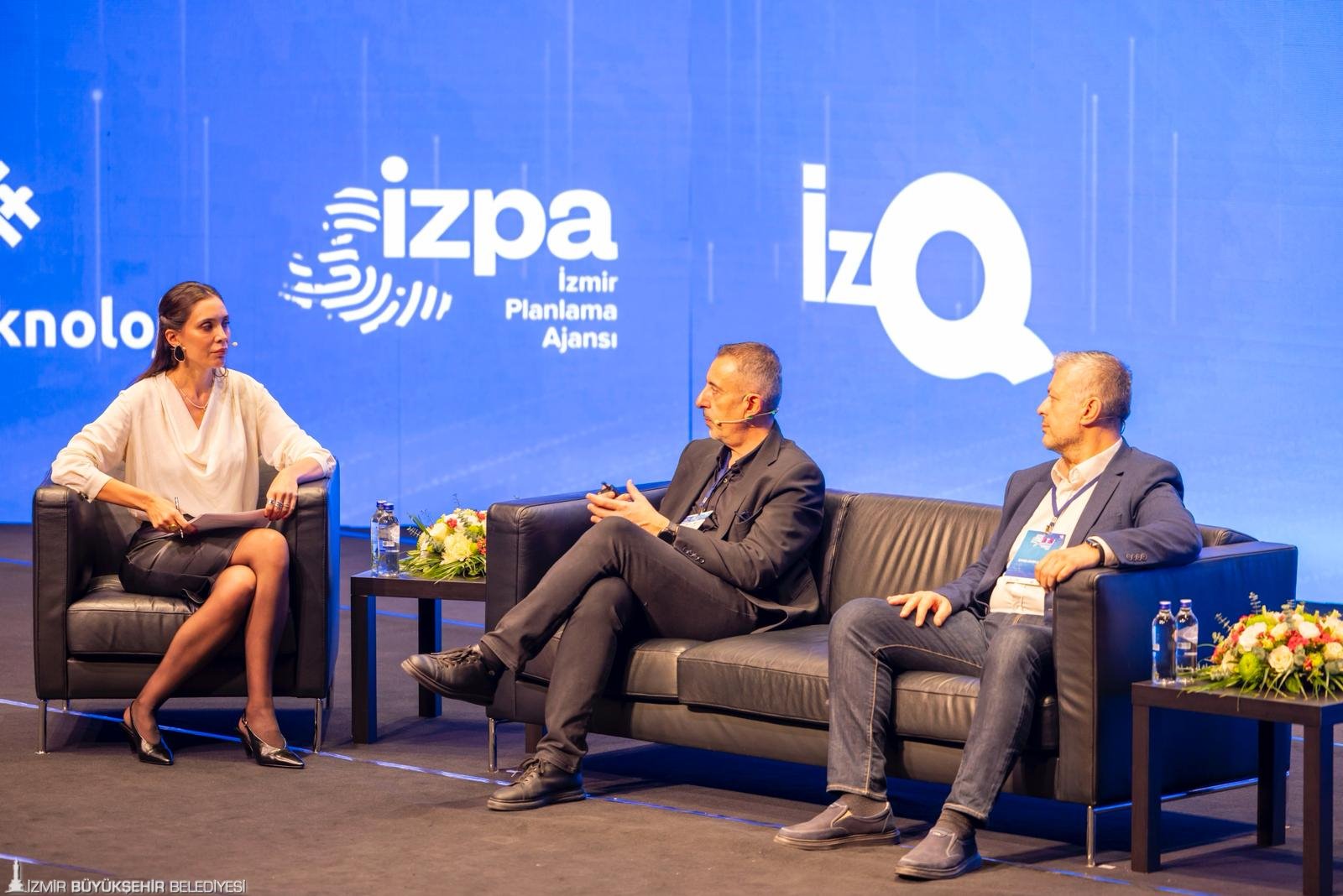 Akademisyenler ve sektör liderleri, teknolojinin eşitsizlikleri büyüten yönüne dikkat çekerken