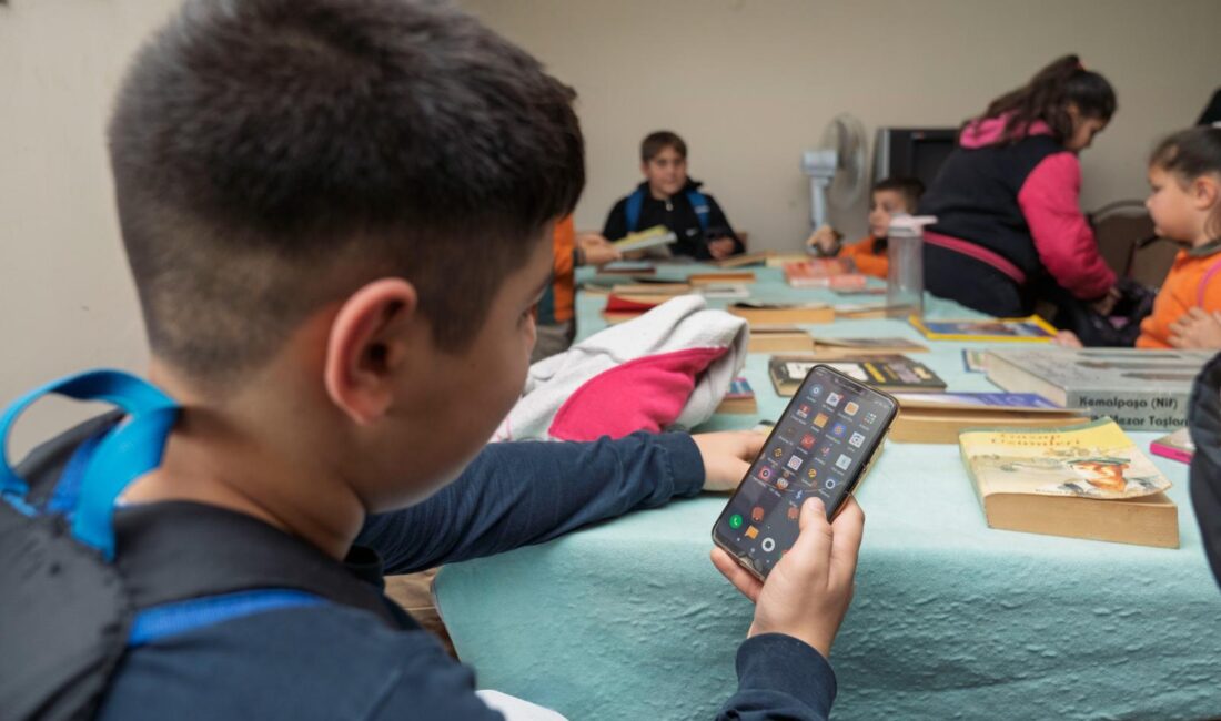 İzmir Büyükşehir Belediyesi, dijital eşitsizliği azaltmak amacıyla 79 köye ücretsiz