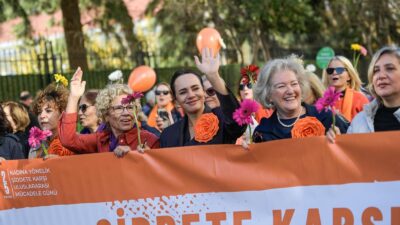 İzmir Büyükşehir Belediyesi, 25 Kasım kapsamında düzenlediği “Eşitliğe Yürüyoruz” farkındalık