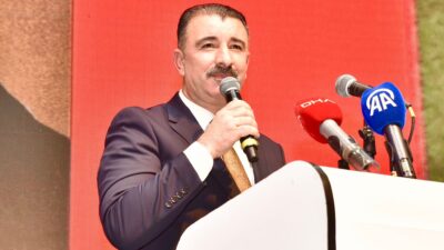 AK Parti Konak İlçe Başkanı Mehmet Sait Başdaş, belediyede art
