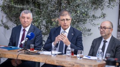 İzmir Büyükşehir Belediye Başkanı Dr. Cemil Tugay, Güzelbahçeli muhtarlarla bir