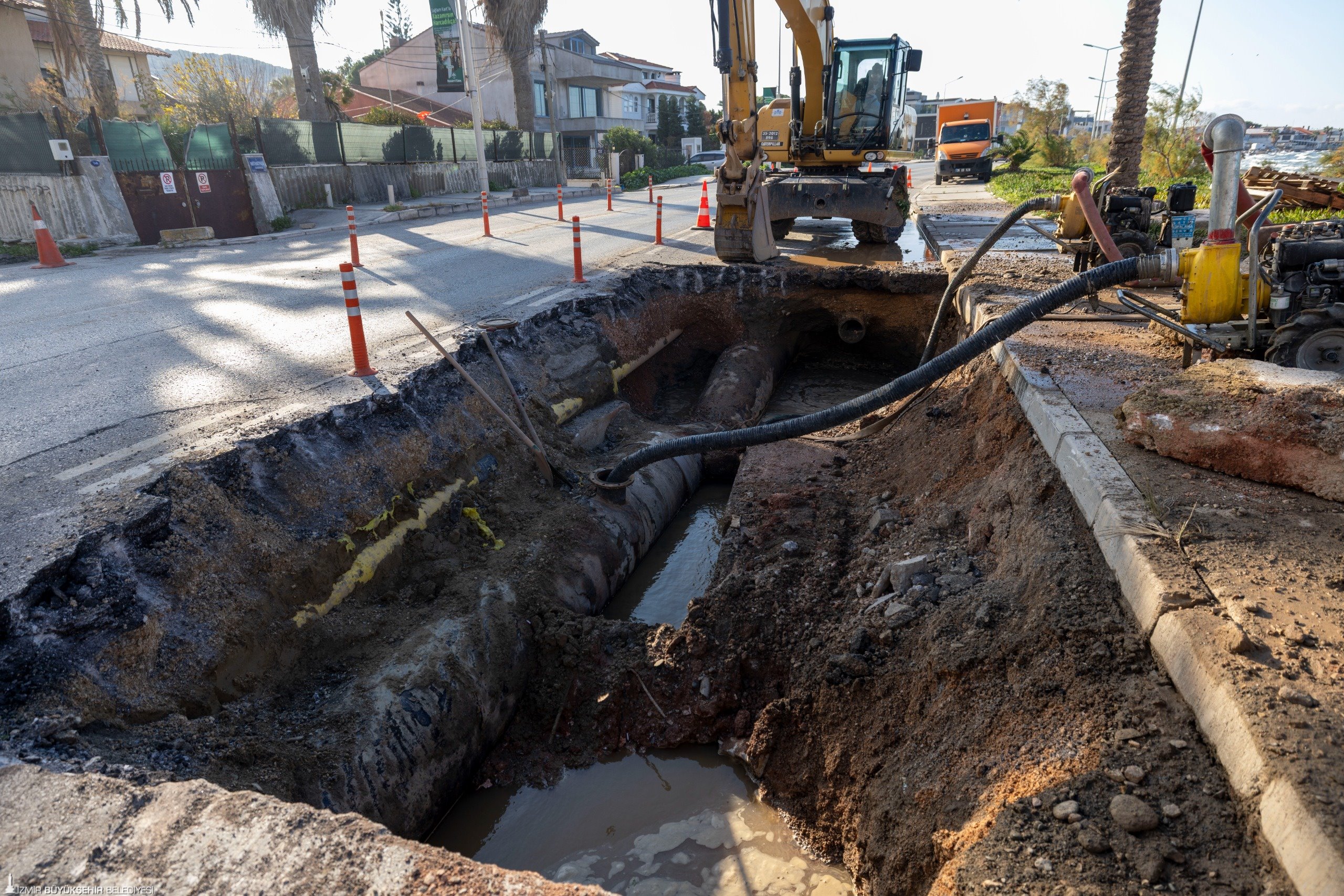 800 mm’lik ana iletim hattındaki arıza nedeniyle iki ilçede su