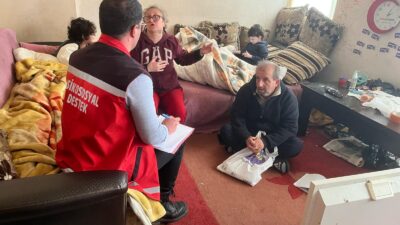 Karabağlar’da kalbi durma noktasına gelen bir baba ve hasta iki