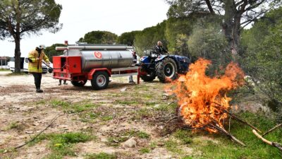 İzmir Büyükşehir Belediyesi’nin dağıttığı 601 yangın söndürme tankeri, orman yangınlarının