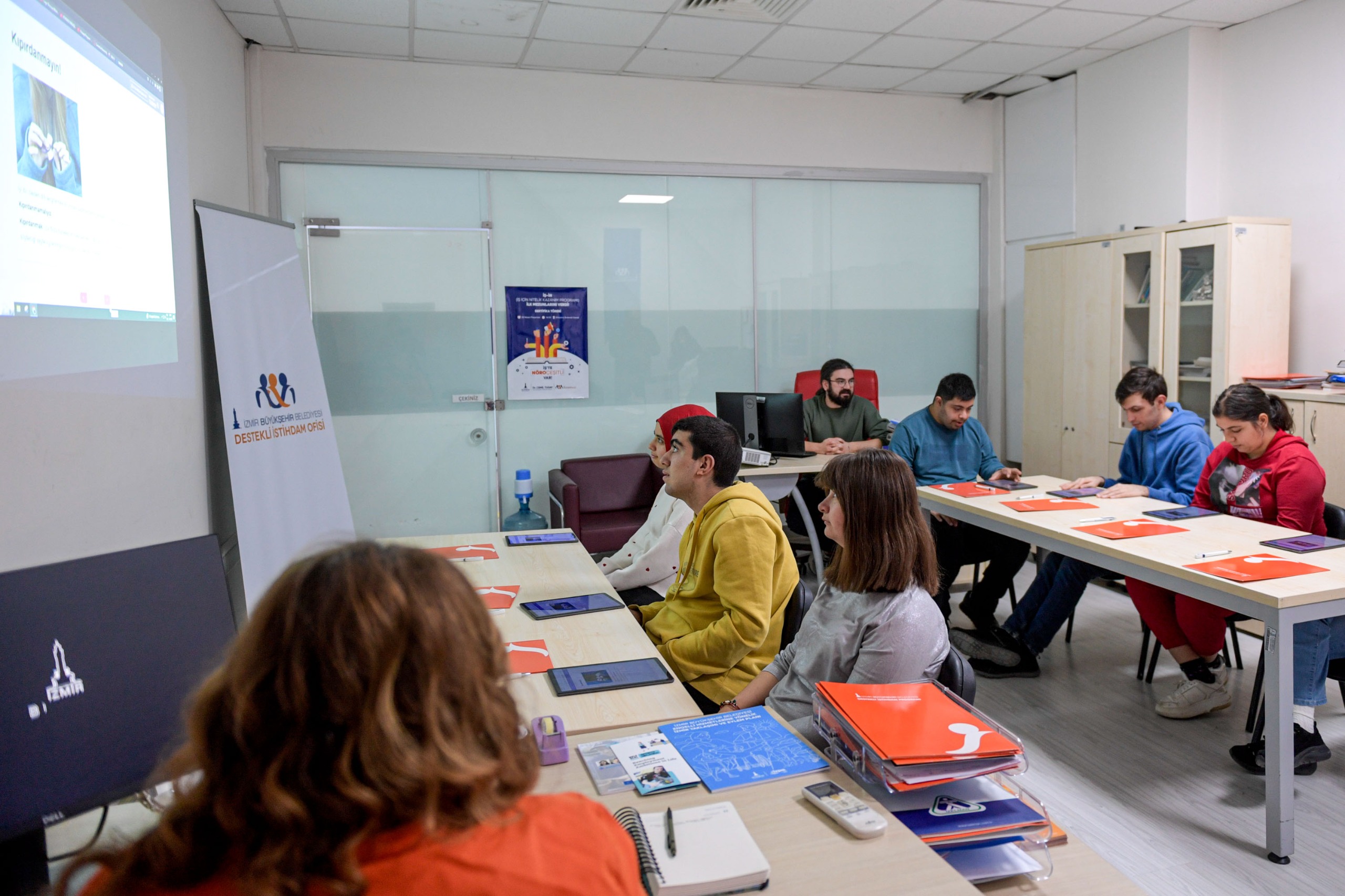 Türkiye’de ilk kez: Engellilere iş koçu desteğiyle istihdam! İzmir’de nasıl işliyor?