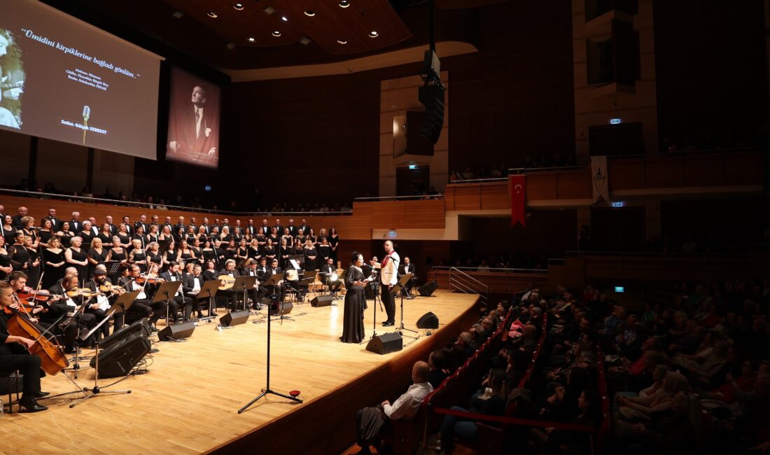 Ahmed Adnan Saygun Sanat Merkezi'nde sahne alan İzmir Büyükşehir Belediyesi