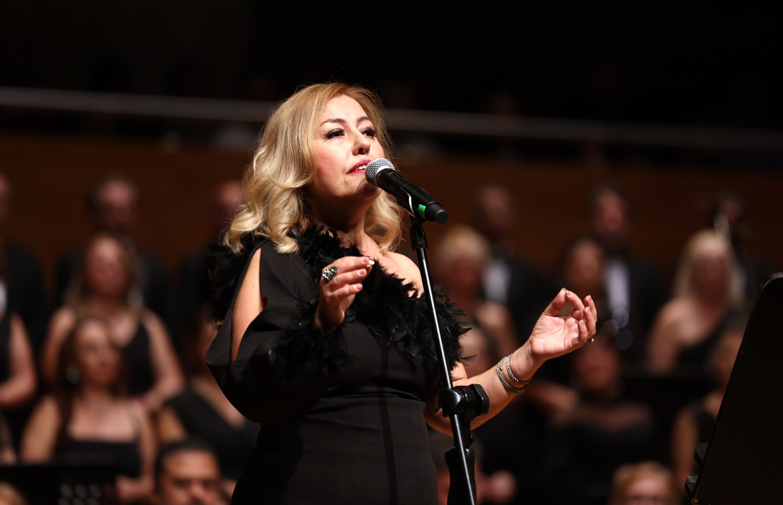 İzmir Büyükşehir Belediyesi Korosu "Sonbahar Şarkıları"yla yüreklere dokundu