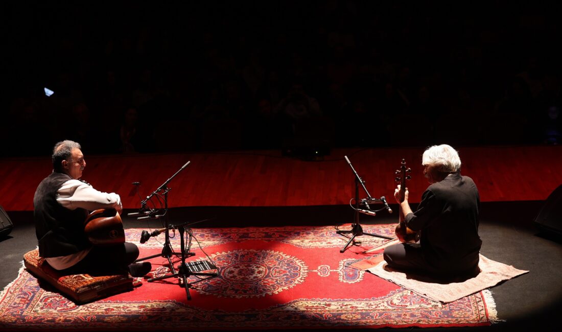 Grammy ödüllü kamança virtüözü Kayhan Kalhor ile bağlamanın usta ismi