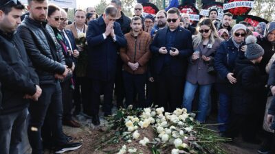 Şehzadeler Belediye Başkanı Gülşah Durbay, Manisa Cumhuriyet Meydanı’nda kılınan cenaze