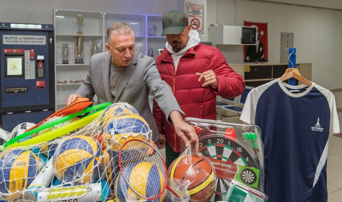 İzmir Büyükşehir Belediyesi, 2025’te 1550 okula spor malzemesi desteği sağladı.