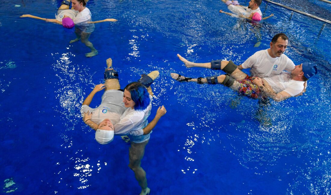 İzmir Büyükşehir Belediyesi ve TESUDER iş birliğiyle düzenlenen su içi